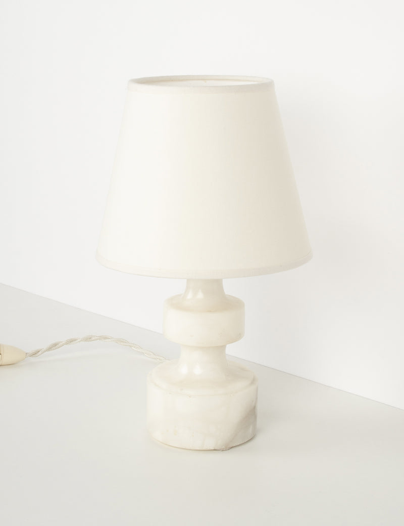 https://www.appartementtemoin.com/cdn/shop/products/petite-lampe-de-chevet-vintage-marbre_800x.jpg?v=1649323288